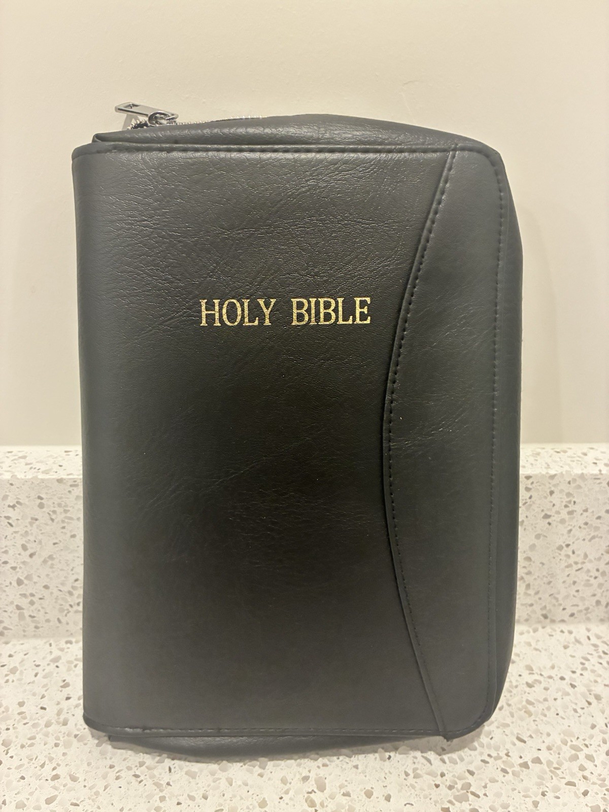 Bible Cover – Classic Leather – Black. Suitable for Bibles 9×6 inches and small