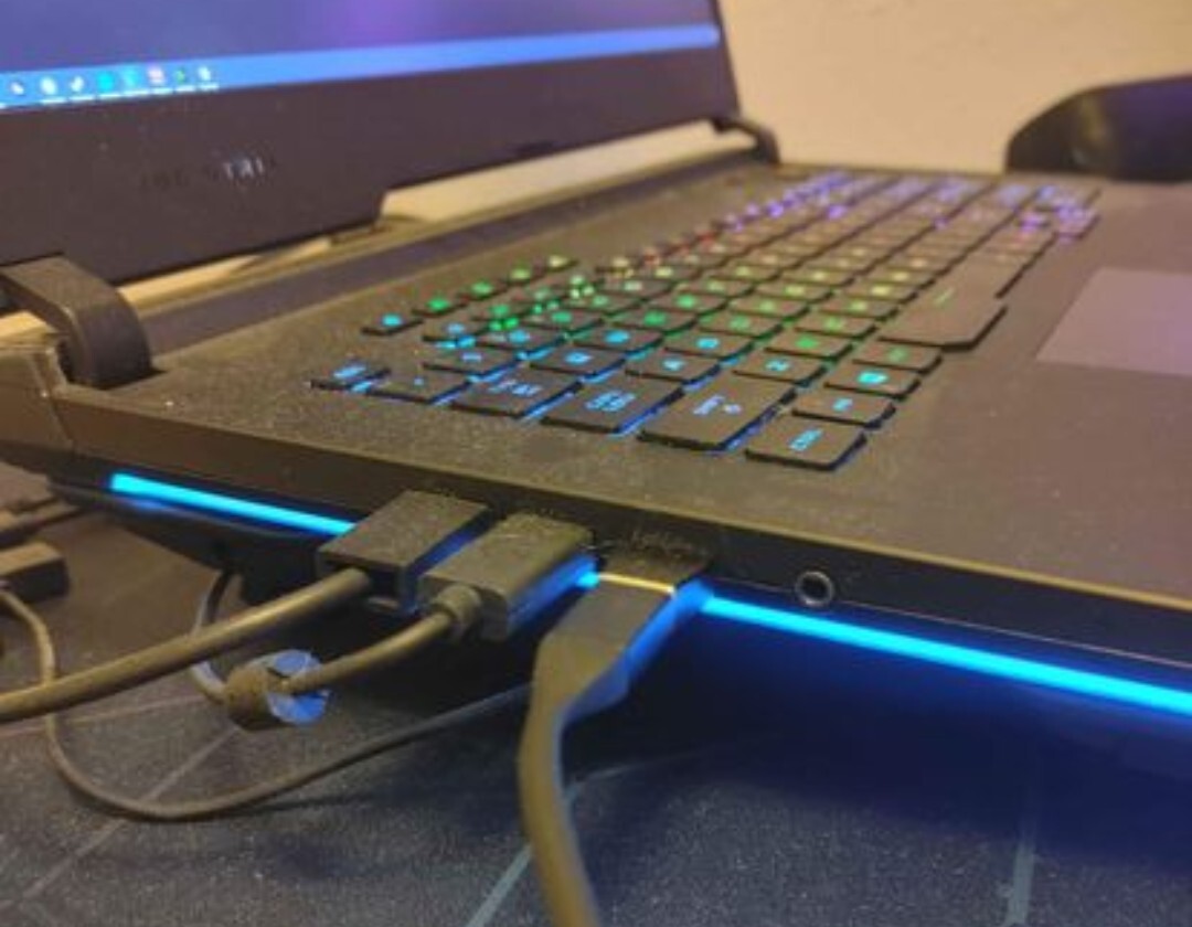 Gaming Laptop/Rog Strix/17″ 300hz 1080p/i7 8-core/RTX 2070 super/1TB SSD/16G Ram