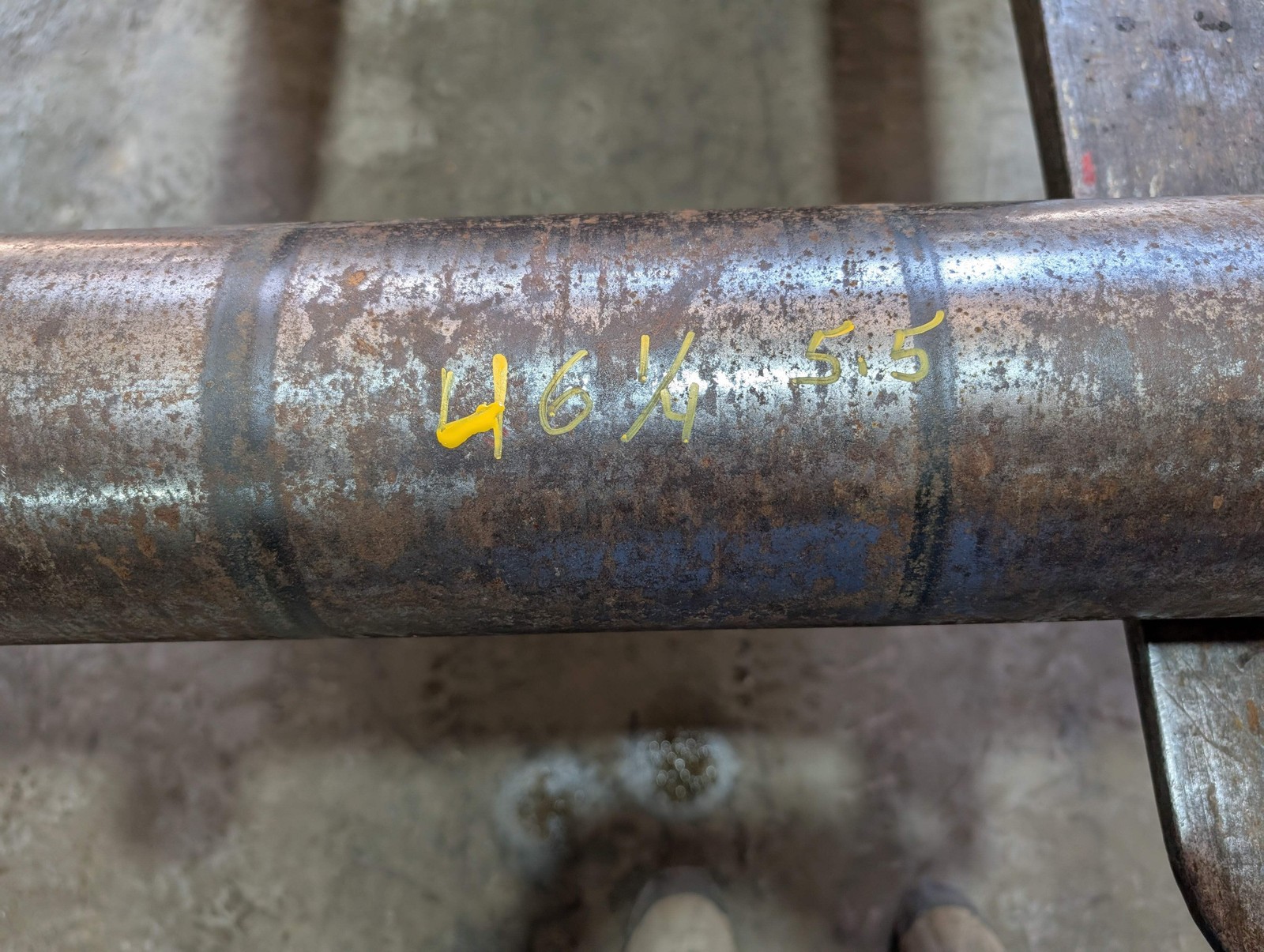 Used 9829398 New Holland 644,648,654,658 Tailgate Nose Roll, 5.5″ X 46″