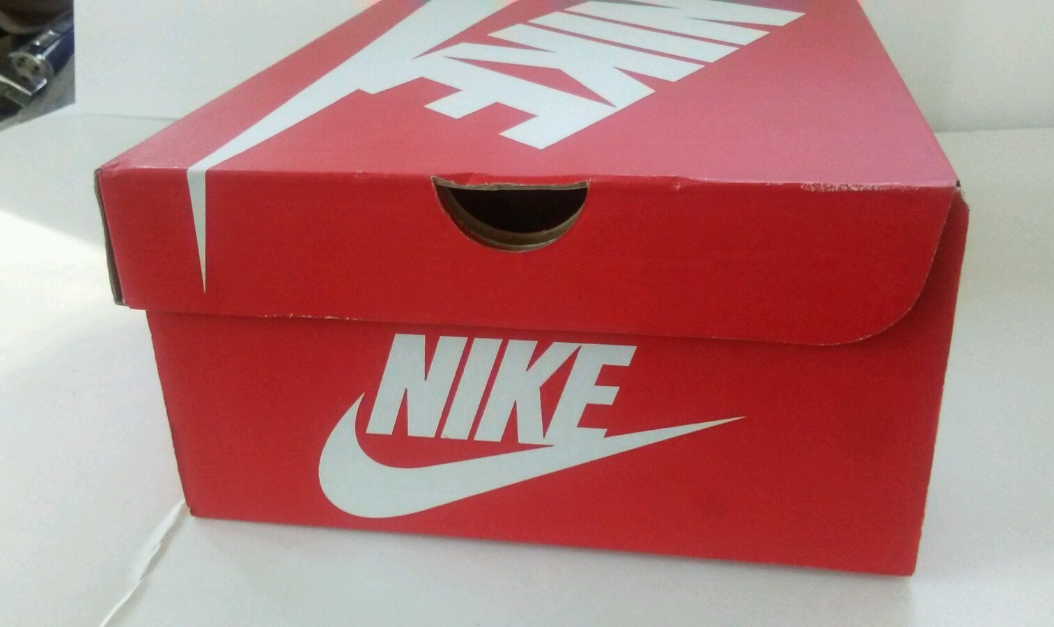 Air Max Barkley (GS) sz 6.5Y Red/White***EMPTY SHOE BOX** 13.5x9x5″