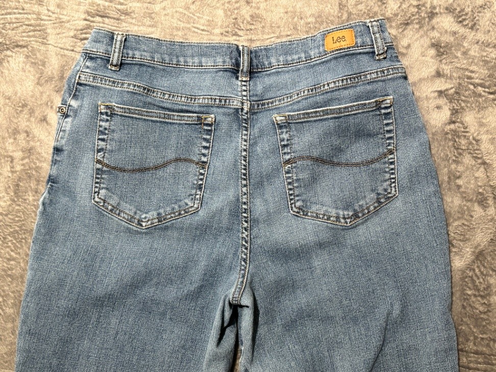 Lee Women’s Relaxed Straight Leg Jeans Medium Wash High Rise Blue Denim 29×27