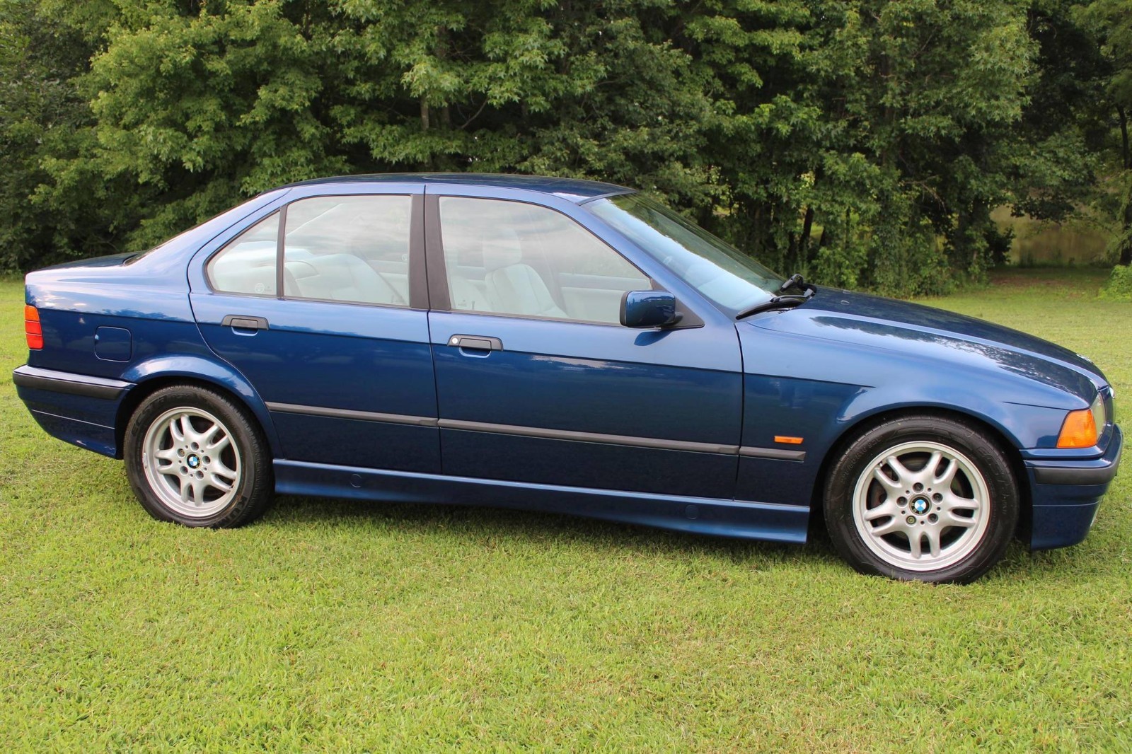 BMW 320i 323i 325i 328i E36 Sedan 1990-1998 Workshop Service Repair Manual PDF