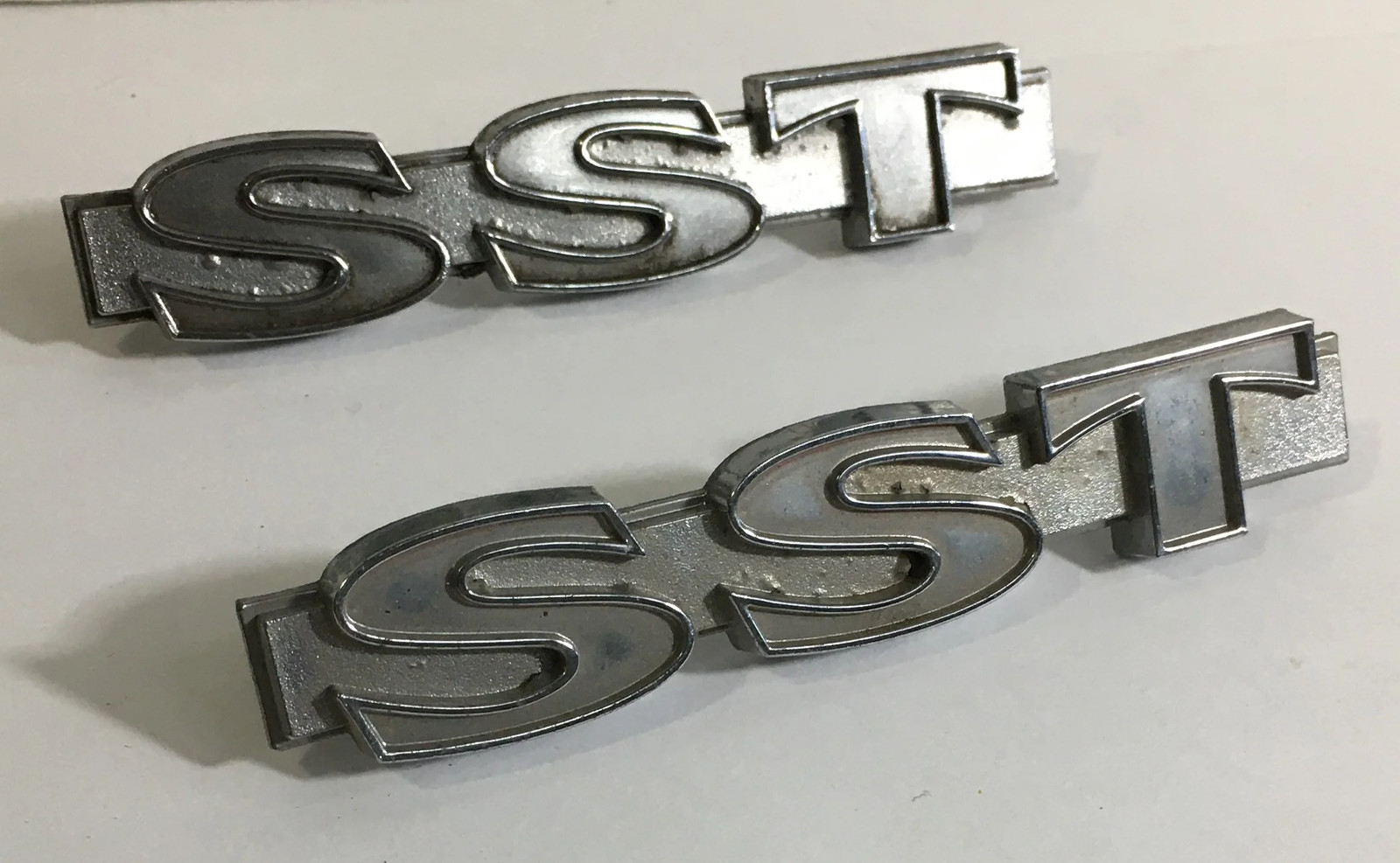 Vintage 1968 – 1974 AMC REBEL JAVELIN SST EMBLEM OEM #3590752 Set of 2 (1000927)