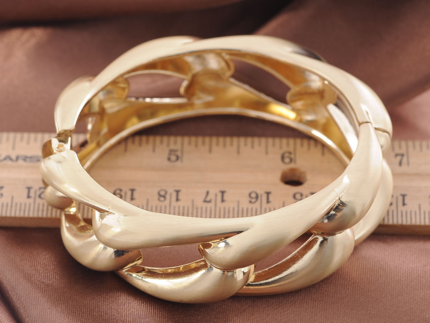 Simple Golden Tone Roman Chic Twist Bangle Bracelet Clr