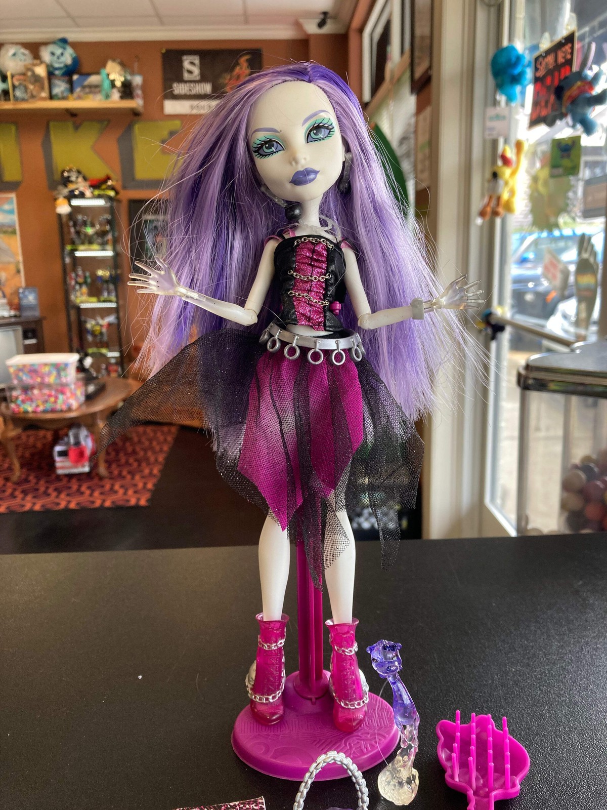 MATTEL Monster High 2011 ORIGINAL Spectra Vondergeist Doll PREOWNED