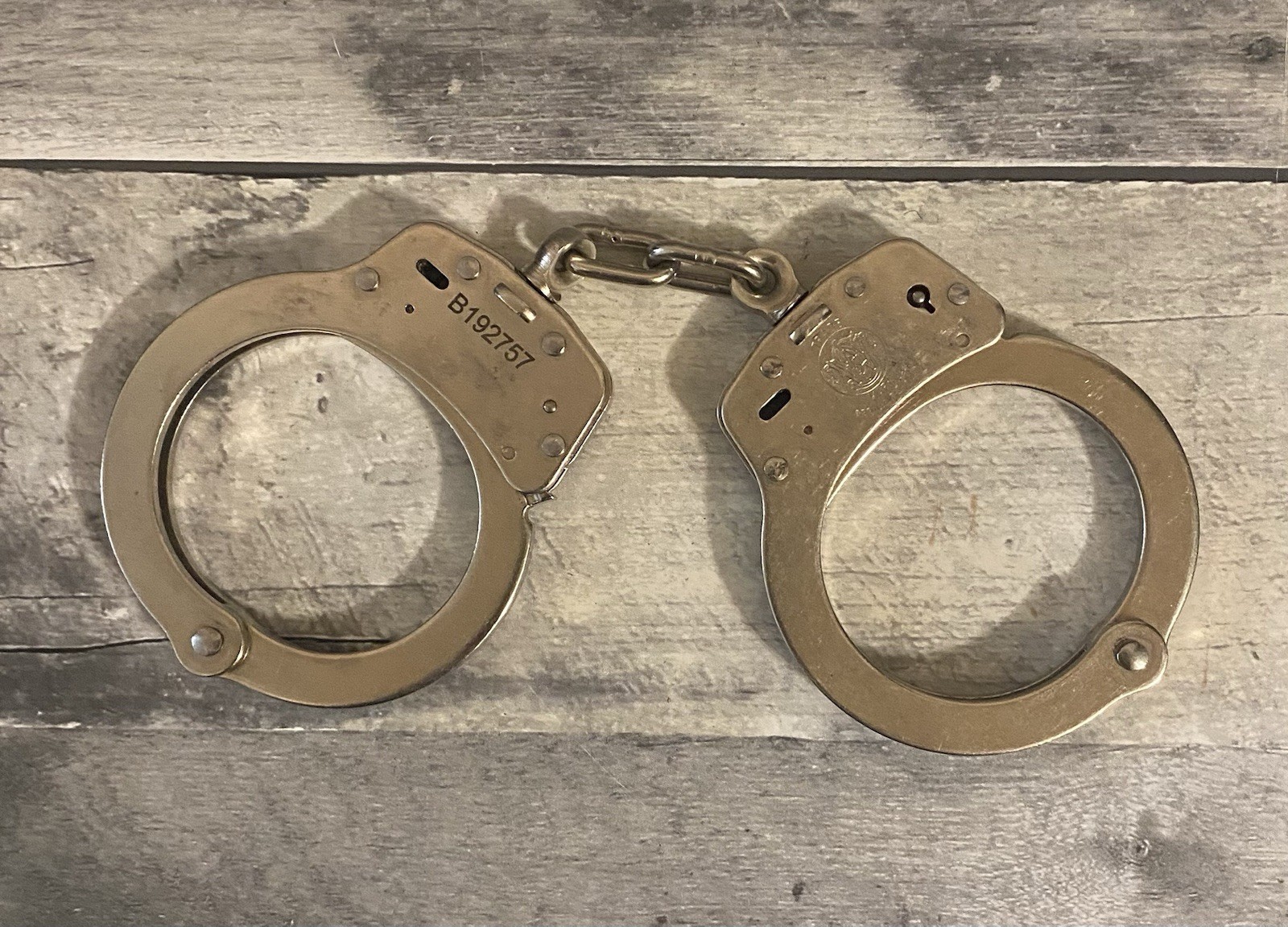 Vintage SMITH & WESSON USA M100-1 Handcuffs Nickel Finish ~ Working ~ NO KEY!