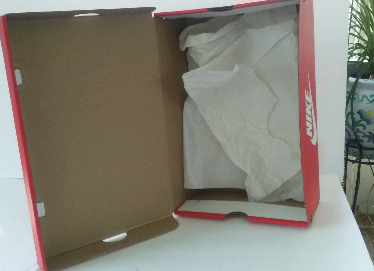 Air Max Barkley (GS) sz 6.5Y Red/White***EMPTY SHOE BOX** 13.5x9x5″