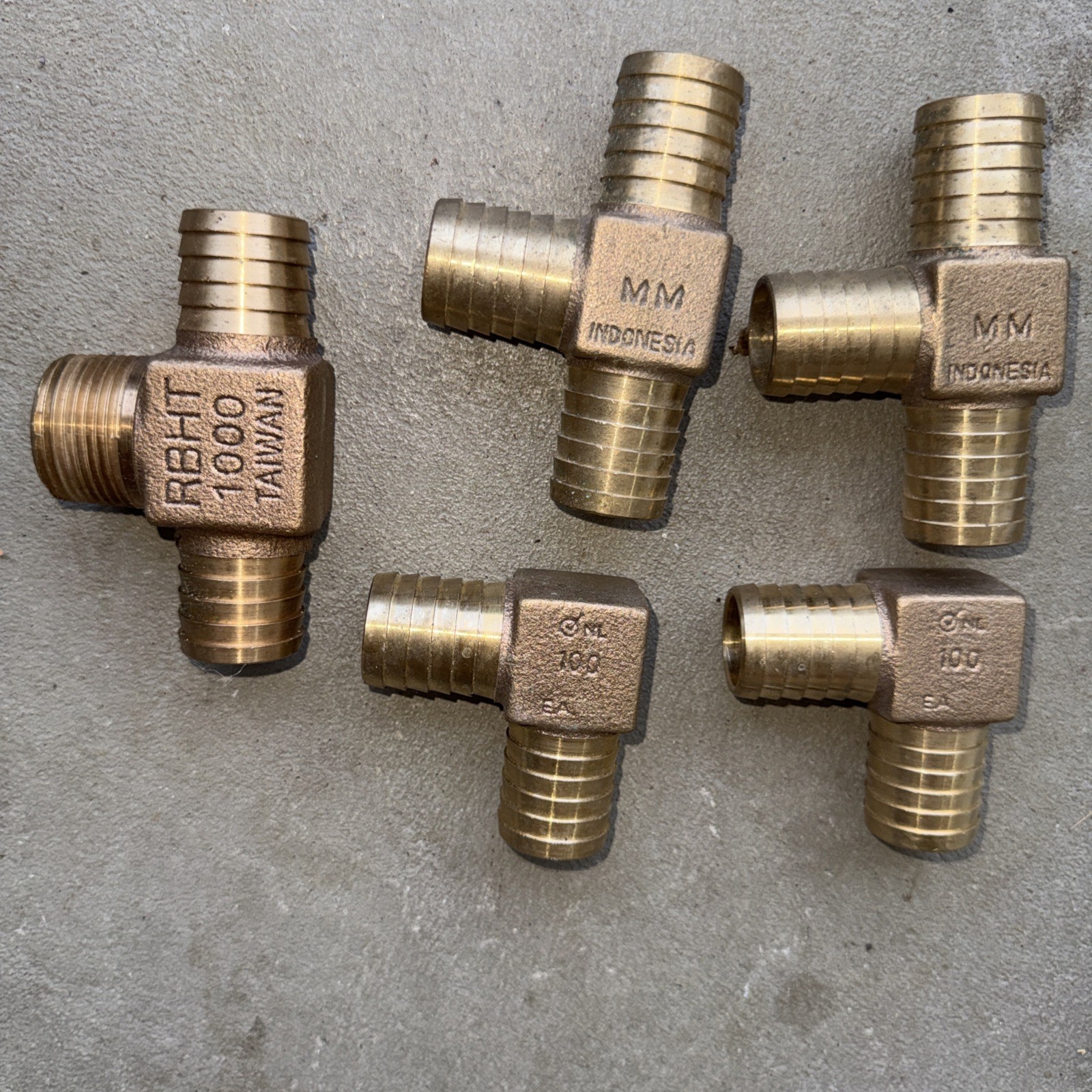 Merrill 1 In. Insert x 1 In. Insert Barbed 90 Deg. Brass Elbow & T Fittings Lot