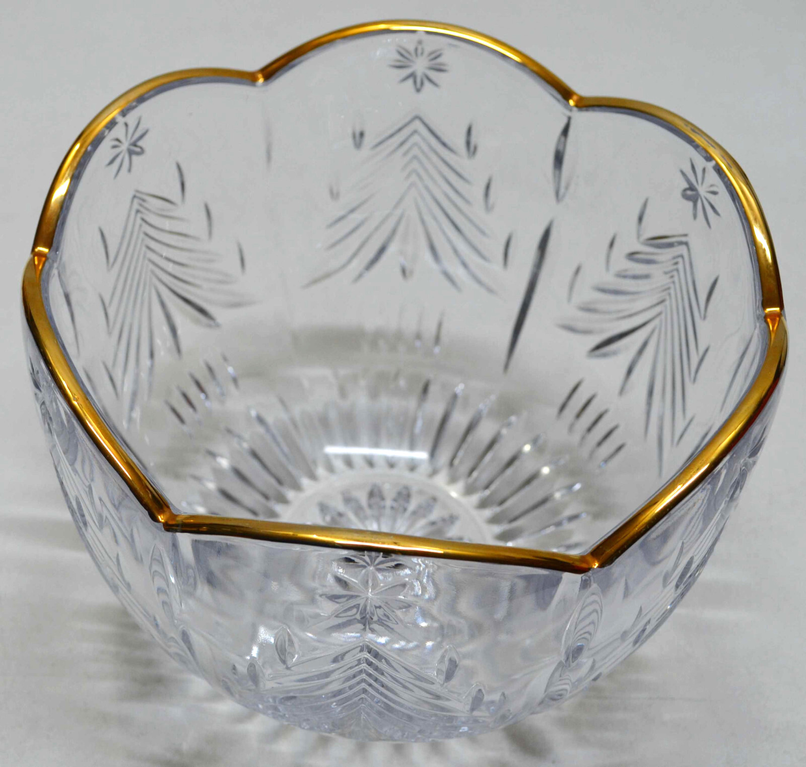 Mikasa Christmas Tree Gold Bowl – 7 3/4″ Dia – 6″ Tall – Heavy Glass Gold Trim