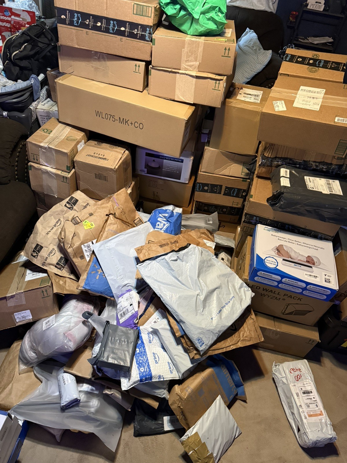 Small Box Unclaimed Mail Box Packages Unknown Contents Return Items, Overstock