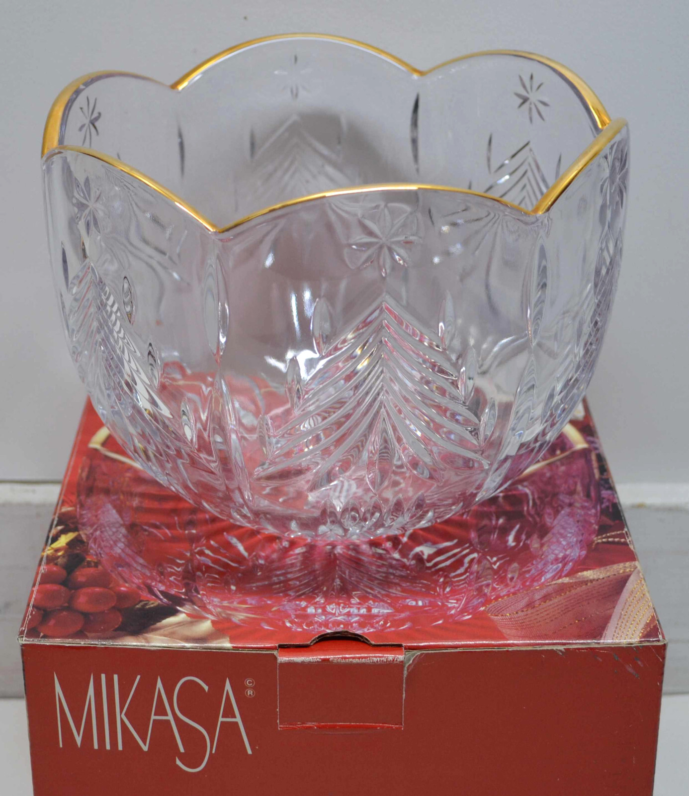 Mikasa Christmas Tree Gold Bowl – 7 3/4″ Dia – 6″ Tall – Heavy Glass Gold Trim