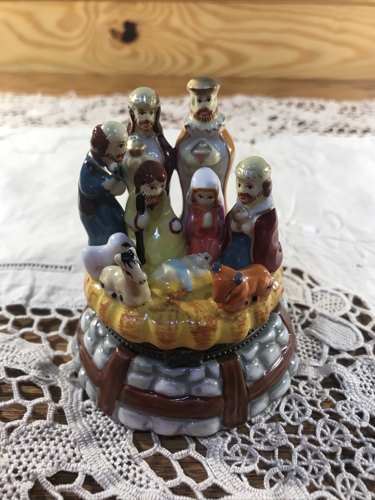 Porcelain Nativity Scene Jesus Joesph Mary Wise Men Manger Hinged Trinket Box