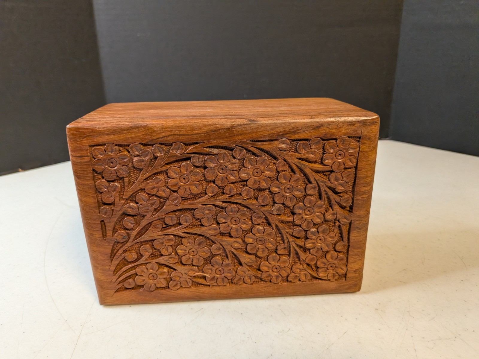 Carved Floral Design Wood Cremation Urn Container Box Ashes 7 3/4×5 1/2×3 1/2″