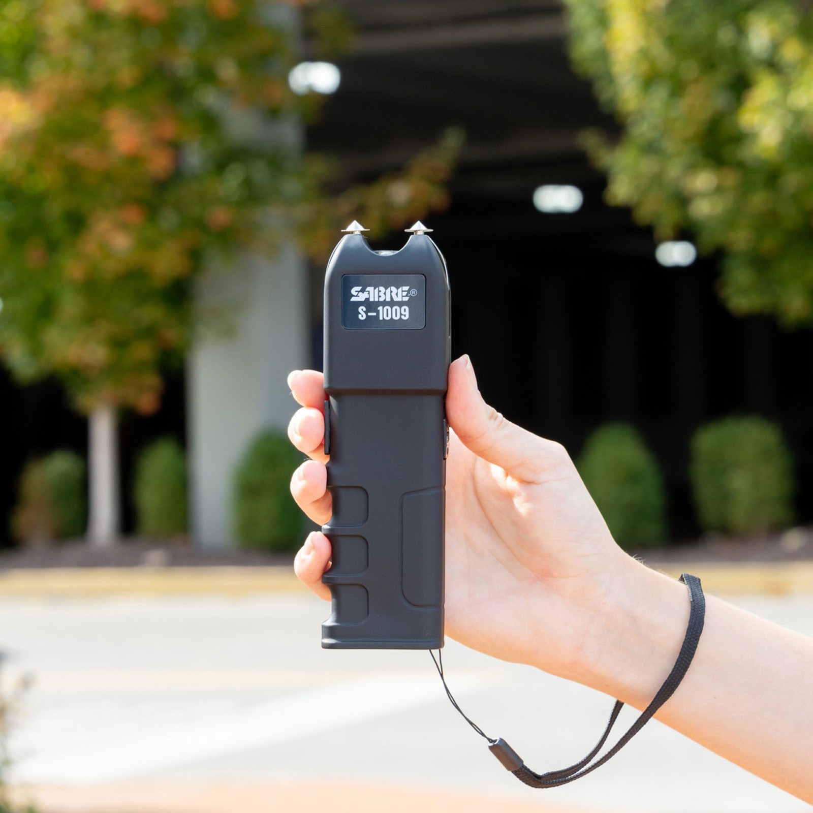 SABRE 2-in-1 Black Stun Gun with Flashlight & Anti-Grab Bar Technology (S-1009)
