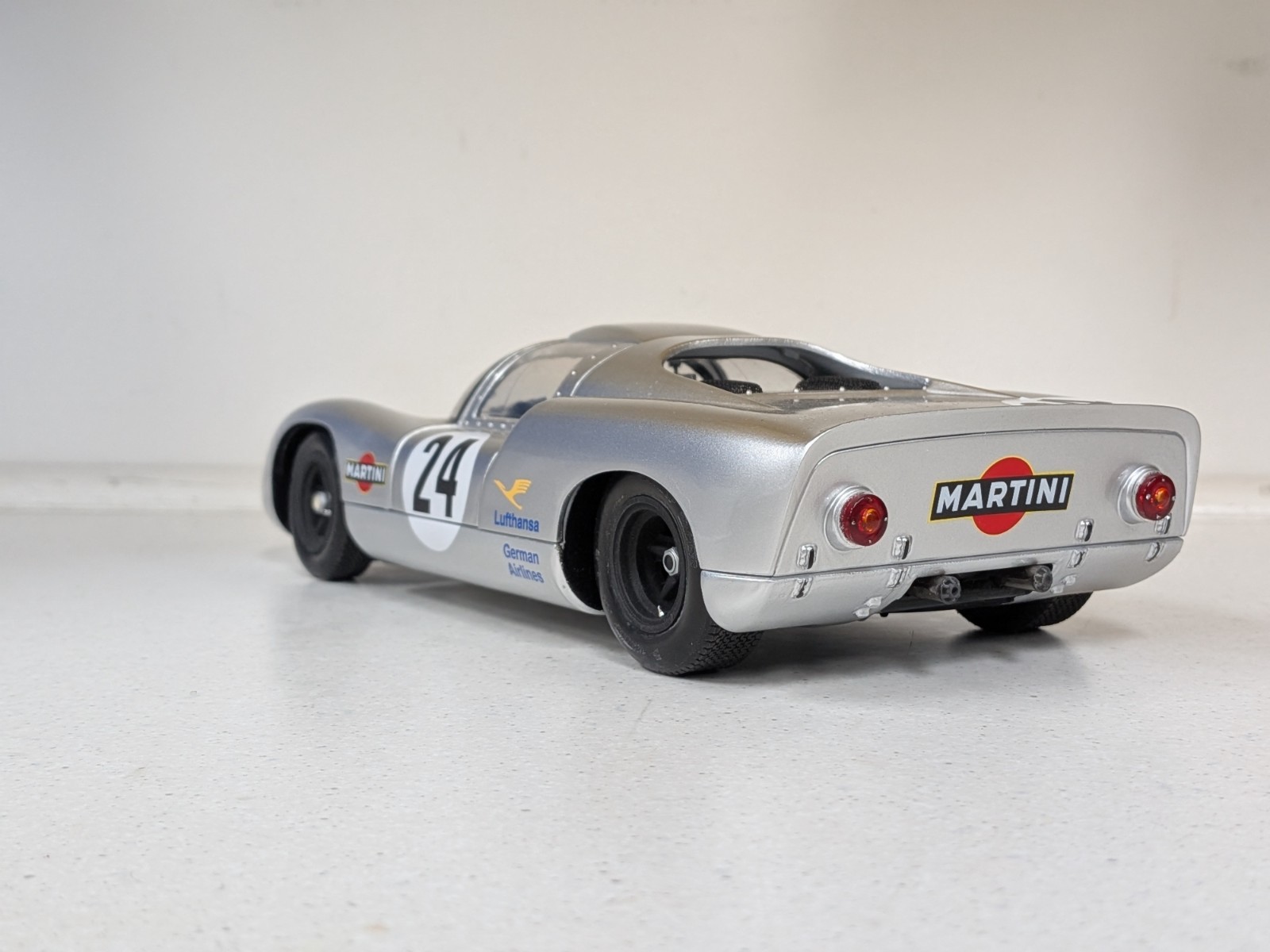1968 Porsche 910 – 1000km Nurburgring #24 Martini – 1:18 Diecast Exoto Motorbox