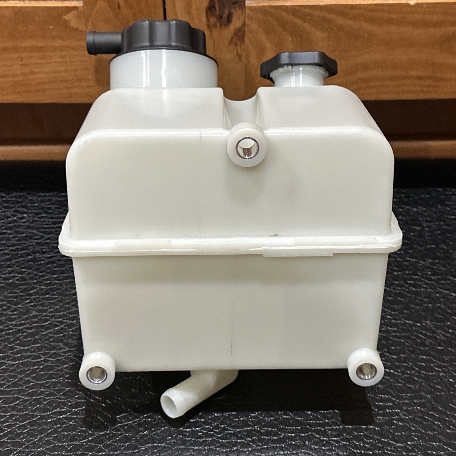 Heavy Duty Power Steering Reservoir for 2008-2014 Freightliner M2 106 M2 112