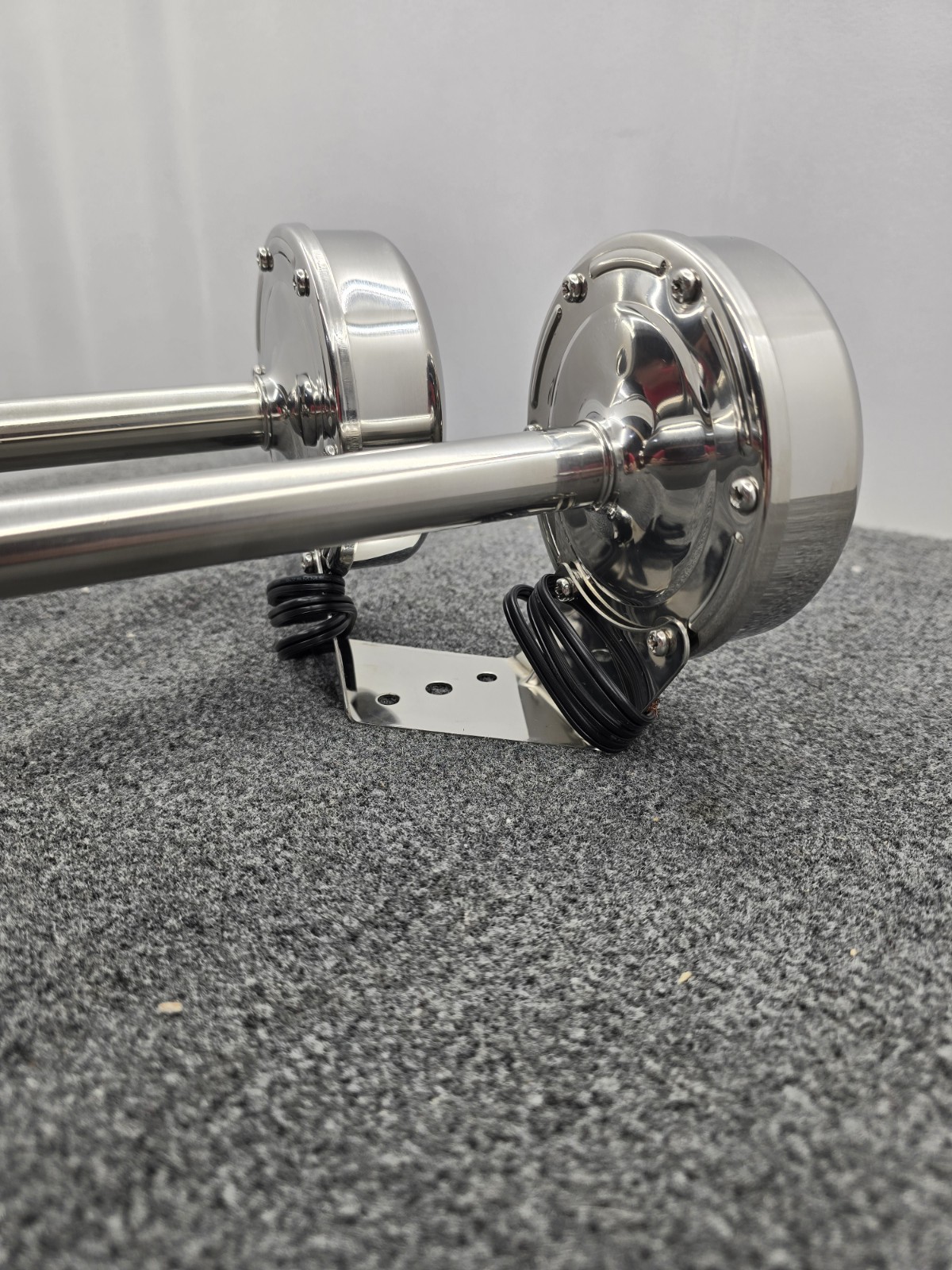Seachoice 14561 Stainless Steel Dual Trumpet Horn Vibration-Free Mounting Pad
