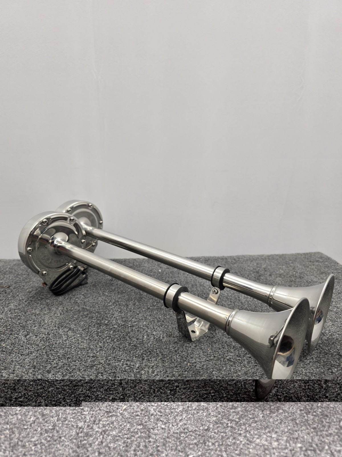 Seachoice 14561 Stainless Steel Dual Trumpet Horn Vibration-Free Mounting Pad