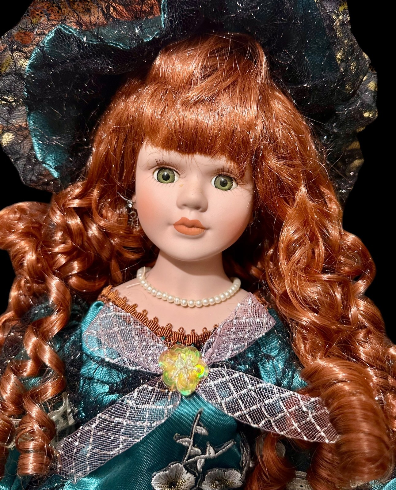 Haunted Porcelain Doll “Virelle” – Strong Active Presence