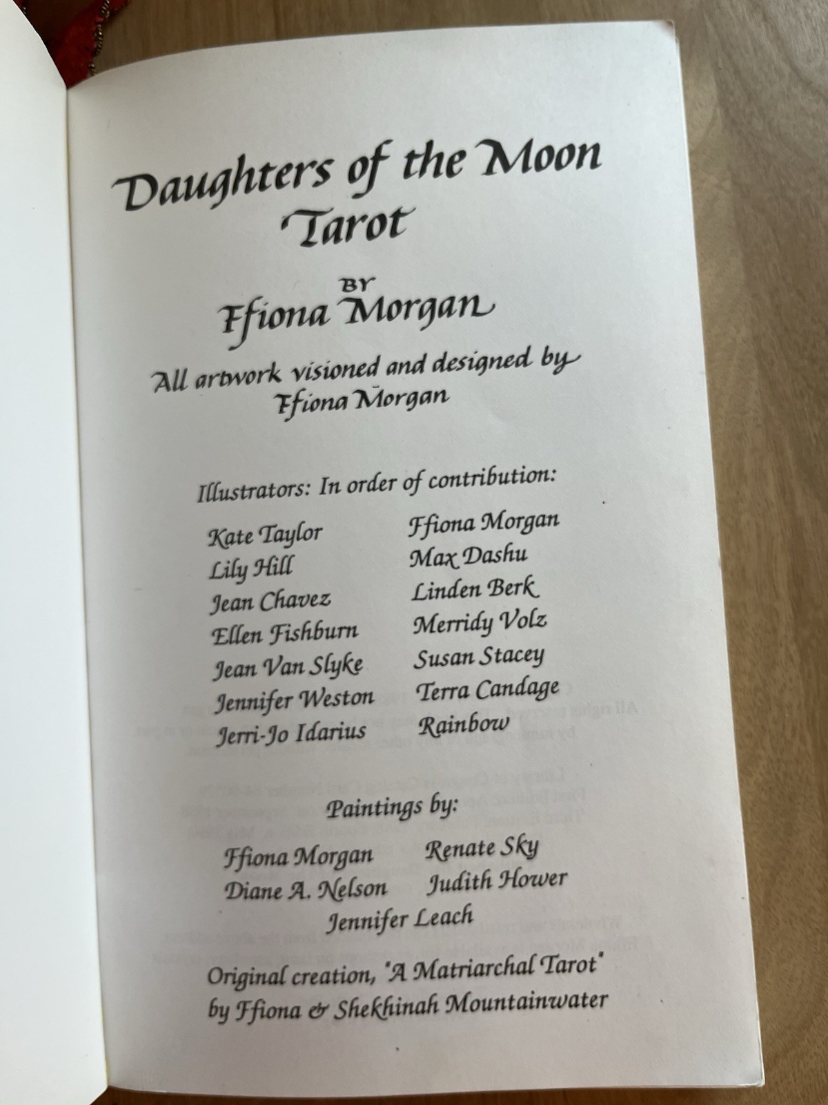 Daughters of the Moon Tarot Book & 75 Round Cards Ffiona Morgan With Bag