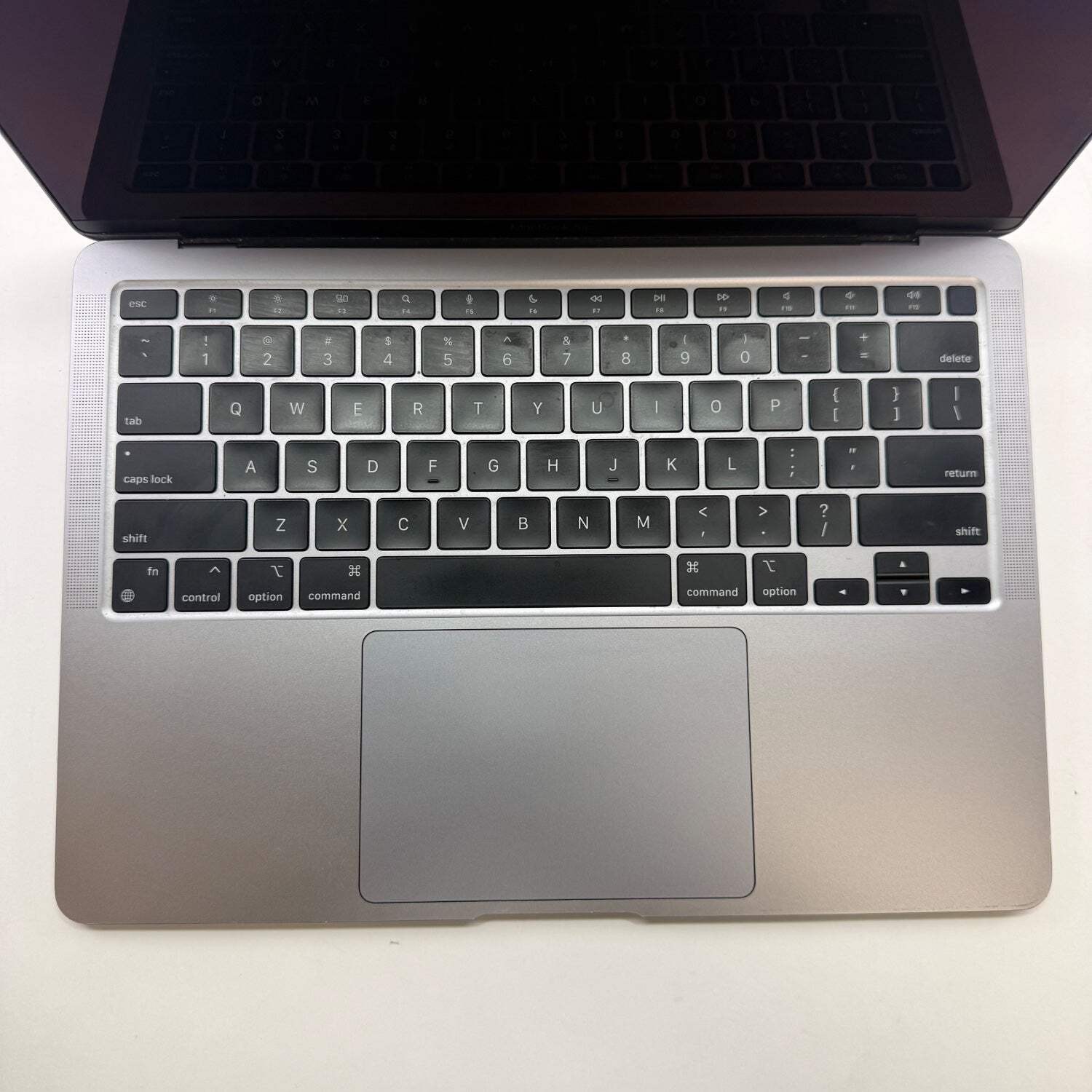 2020 Apple MacBook Air 13.3″ M1 7C 3.2GHz 8GB RAM 256GB A2337 Read Description