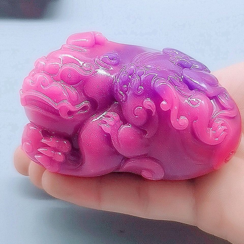 South African Suji Stone Raw Pixiu Amulet Wealth Beast Car Charm Hand Figurine