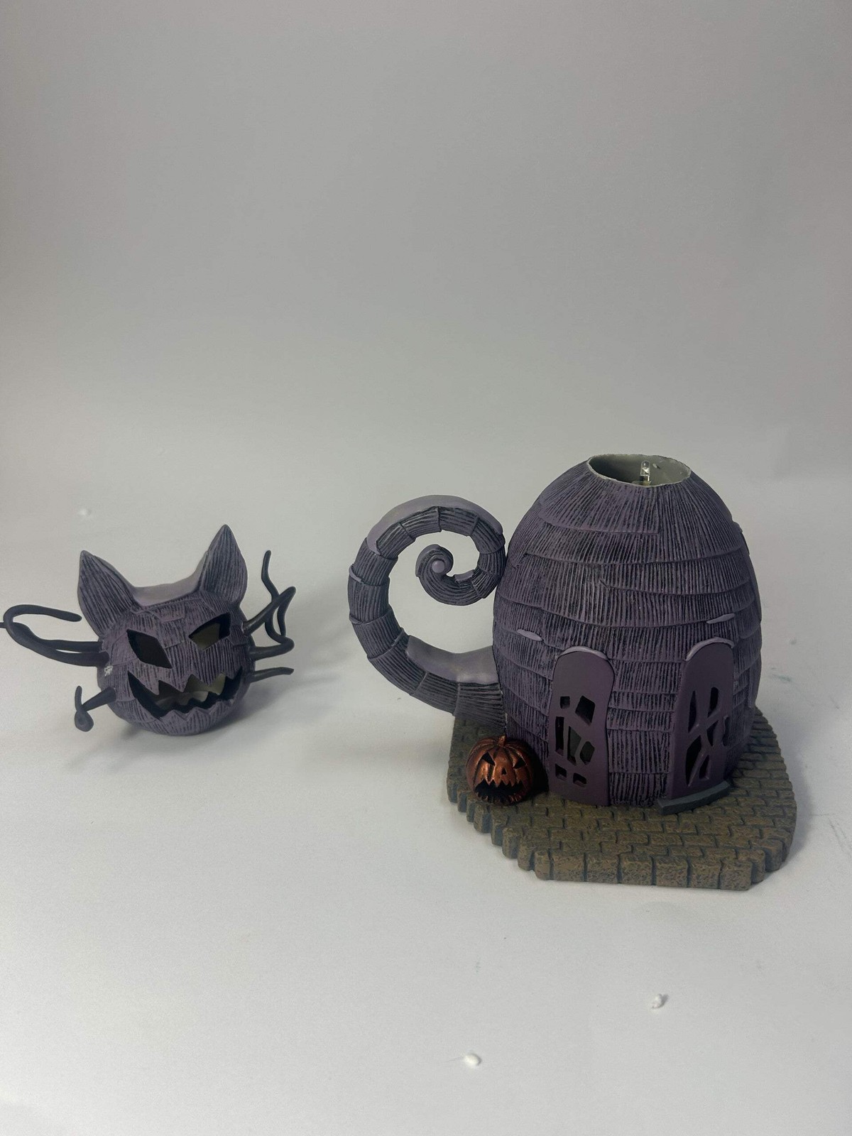 DAMAGED – Cat House