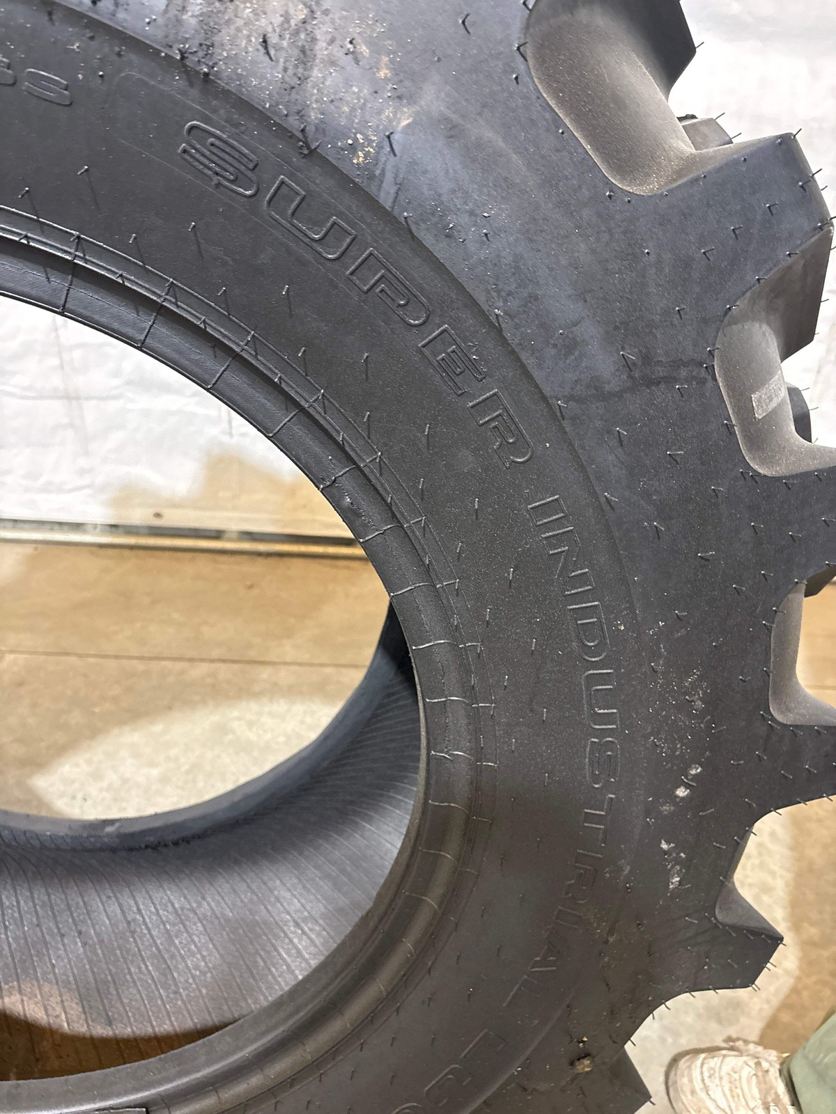 440/80-24 (16.9-24) IND GALAXY SUPER INDUSTRIAL LUG #5863