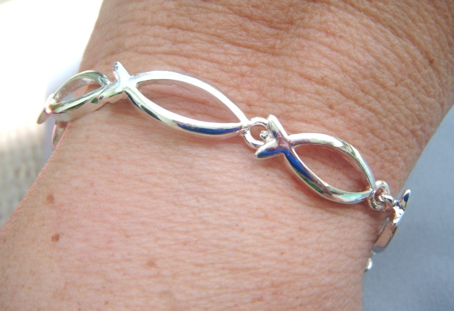 JESUS-Ichthus Fish Magnetci Clasp Silvertone Bracelet-7 3/4 inches