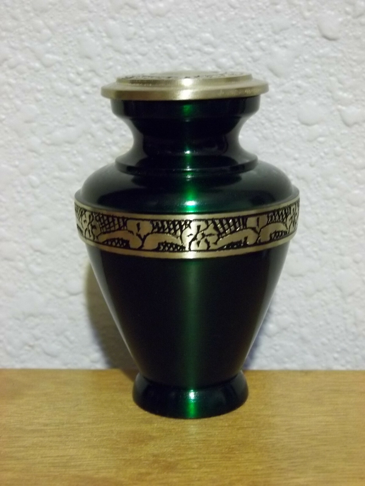 Lovely Emerald Green w/Bronze Milano Style Keepsake Mini Token Urn w/Velvet Bag