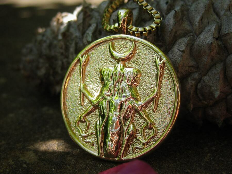 GODDESS HECATE QUEEN OF WITCHES AMULET SUPERNATURAL METAPHYSICAL