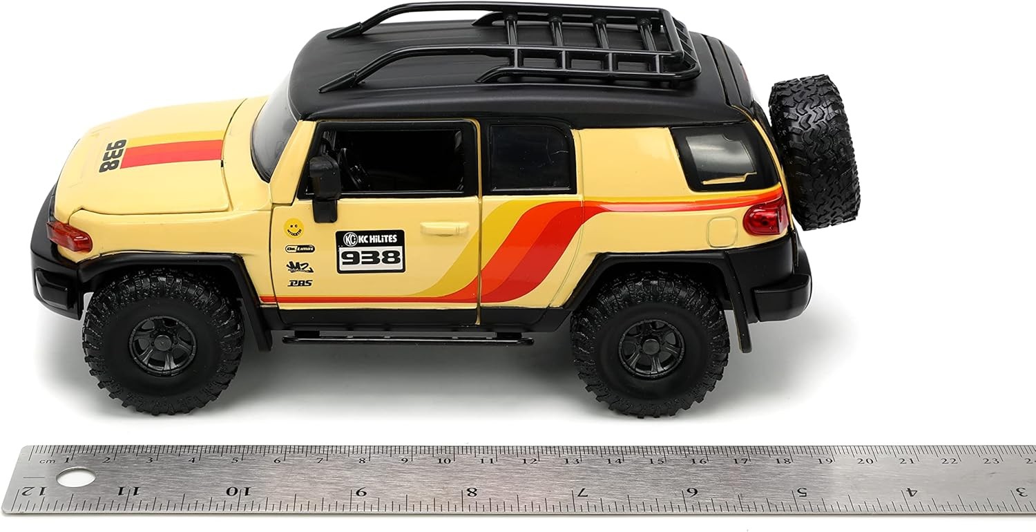 Just Trucks Toyota Fj Cruiser Yellow 1:24 Vehicle And Rack ACC NEW