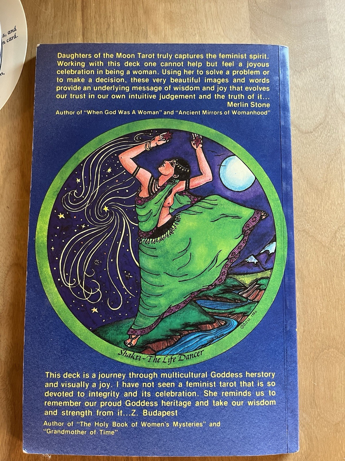 Daughters of the Moon Tarot Book & 75 Round Cards Ffiona Morgan With Bag