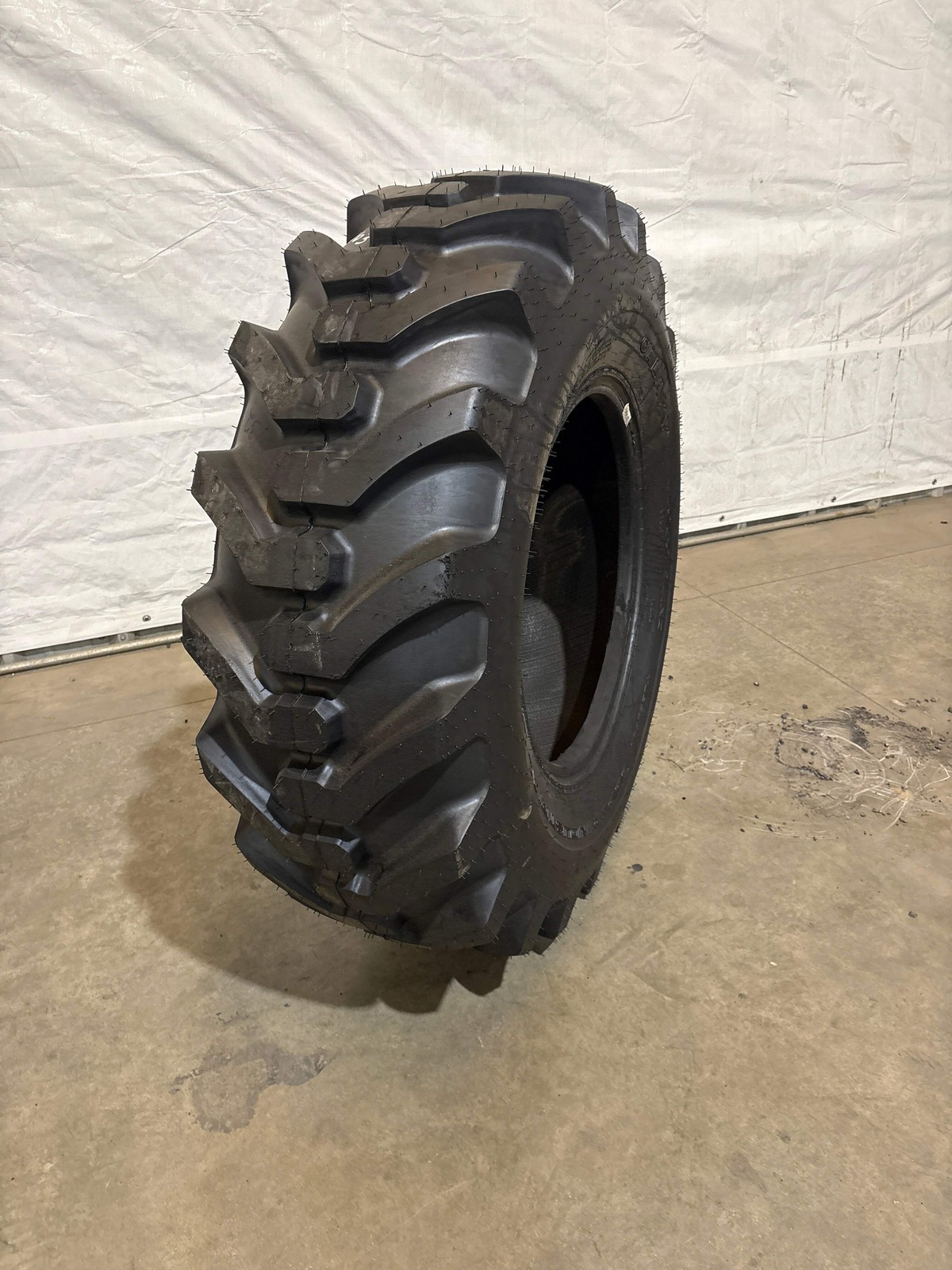 440/80-24 (16.9-24) IND GALAXY SUPER INDUSTRIAL LUG #5863
