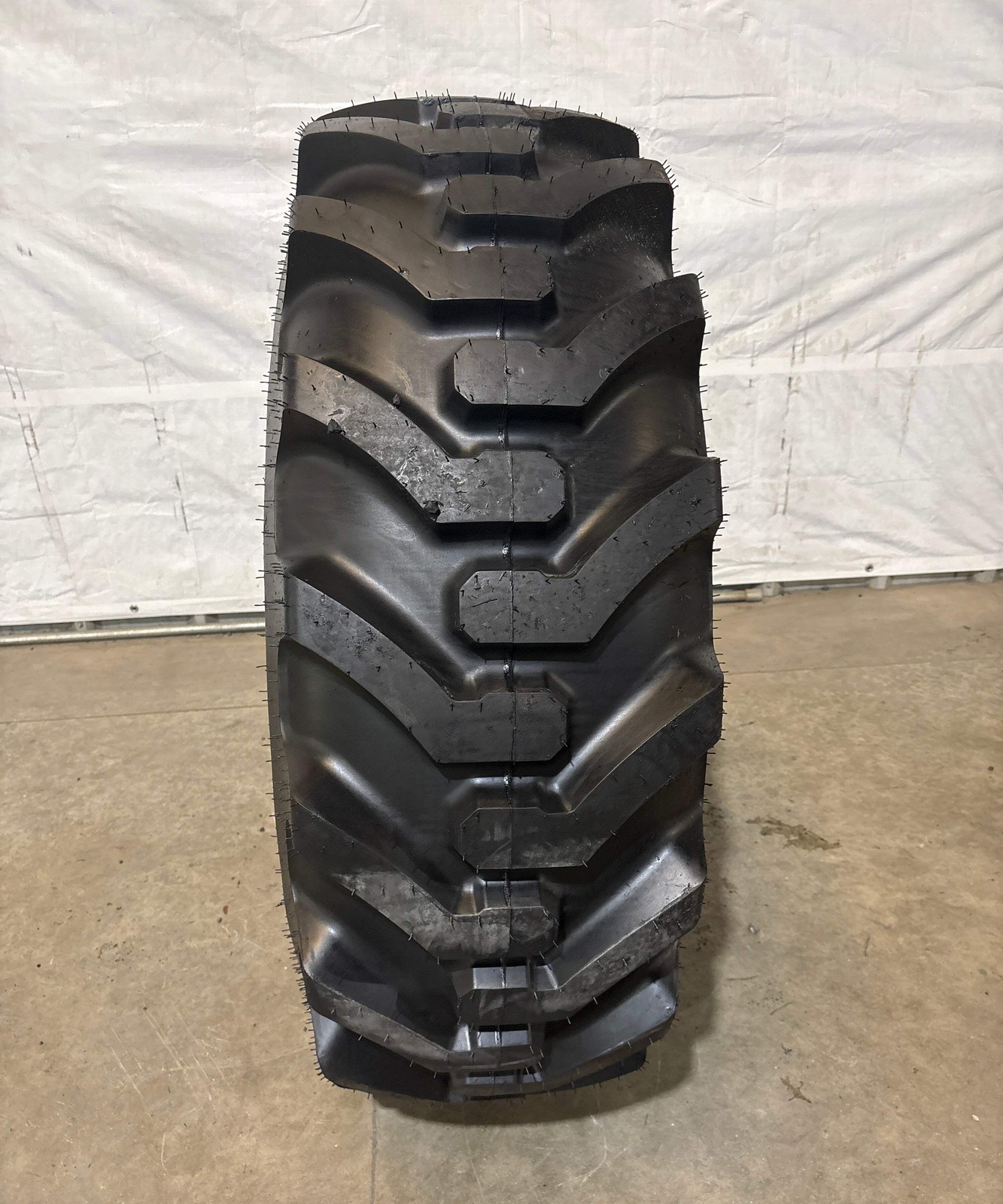 440/80-224 (16.9-24) IND GALAXY SUPER INDUSTRIAL LUG #5862