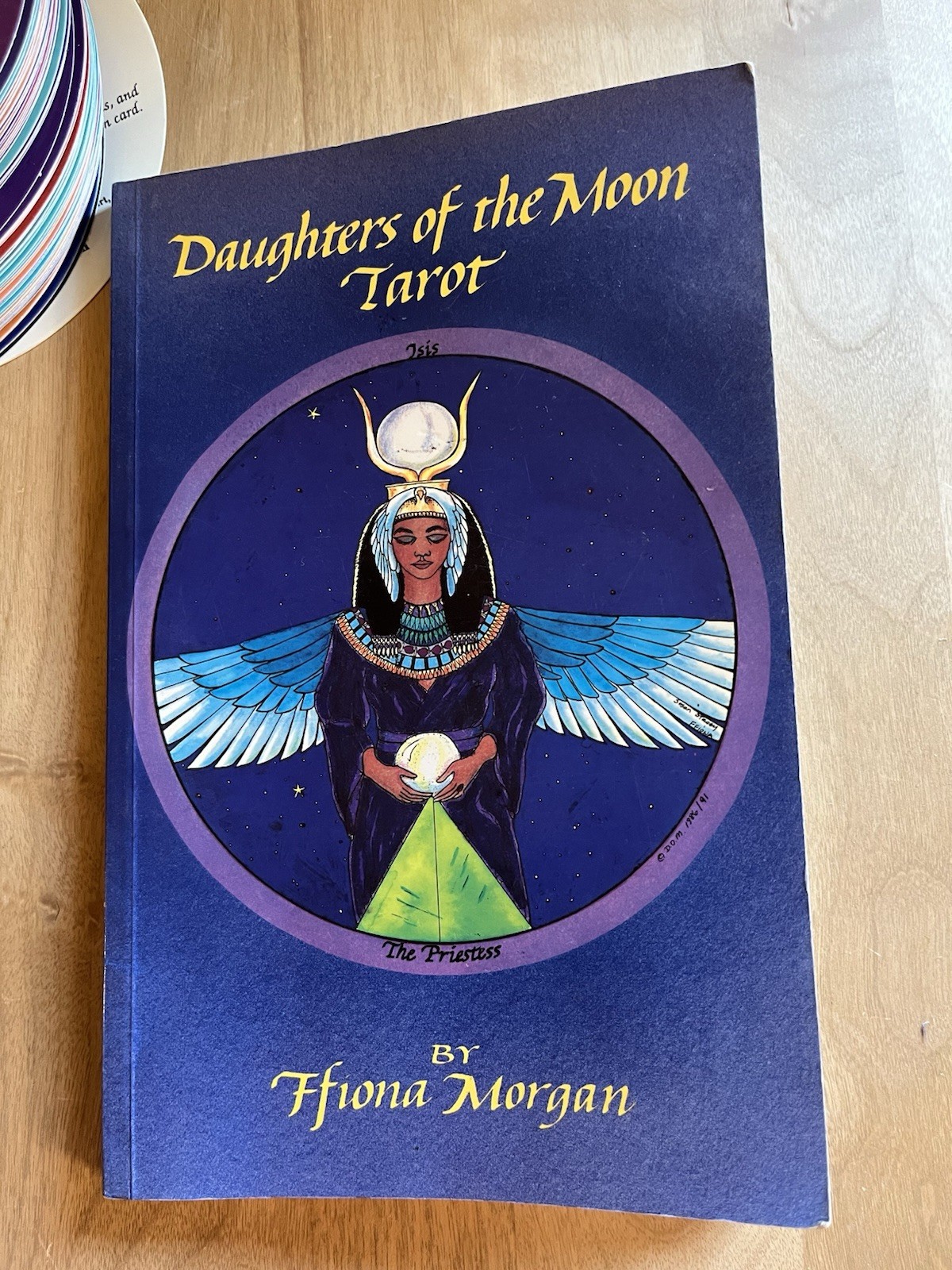 Daughters of the Moon Tarot Book & 75 Round Cards Ffiona Morgan With Bag