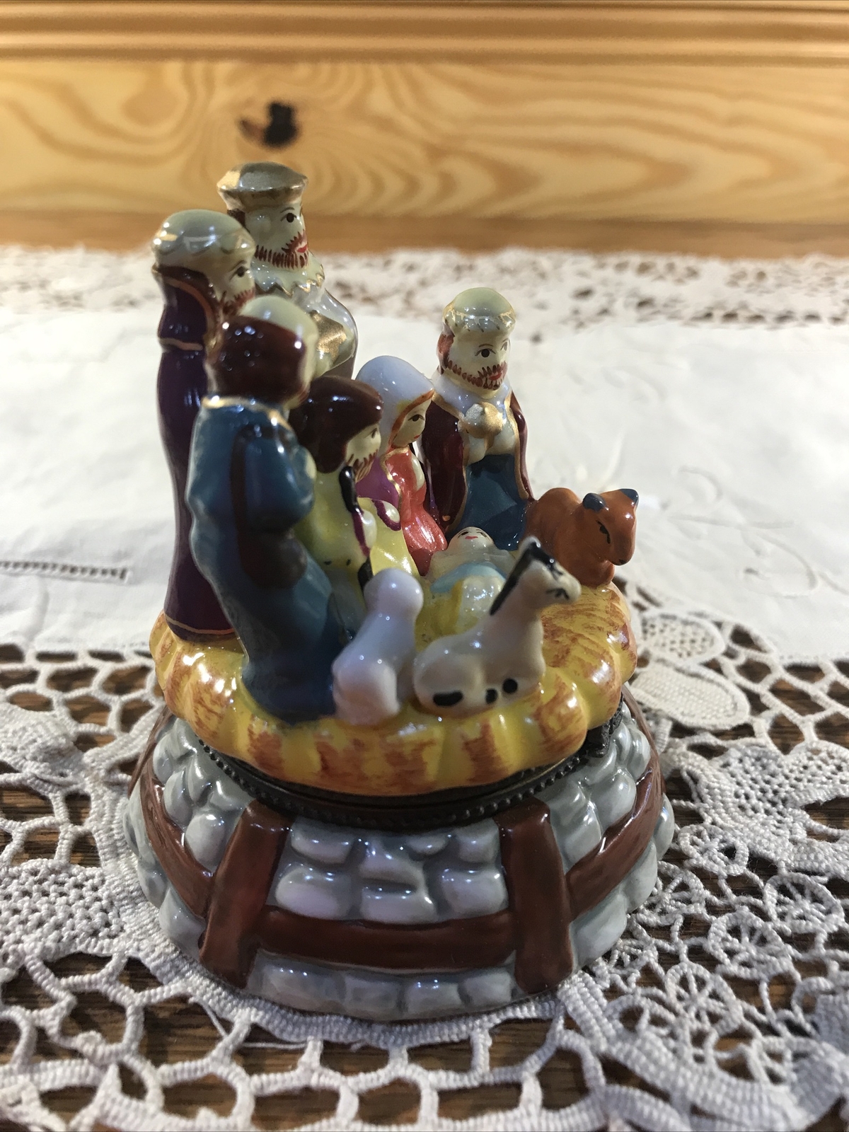 Porcelain Nativity Scene Jesus Joesph Mary Wise Men Manger Hinged Trinket Box