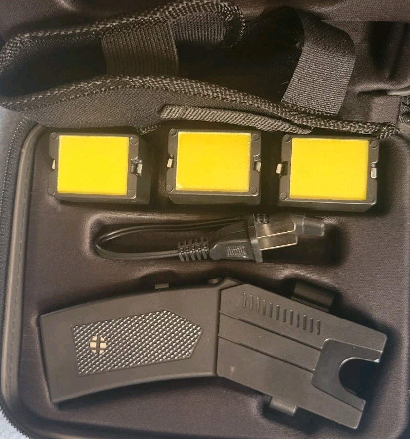 Reliable Self-Defense Stun Gun for Men & Women – 15 ft Range, 3 Heads