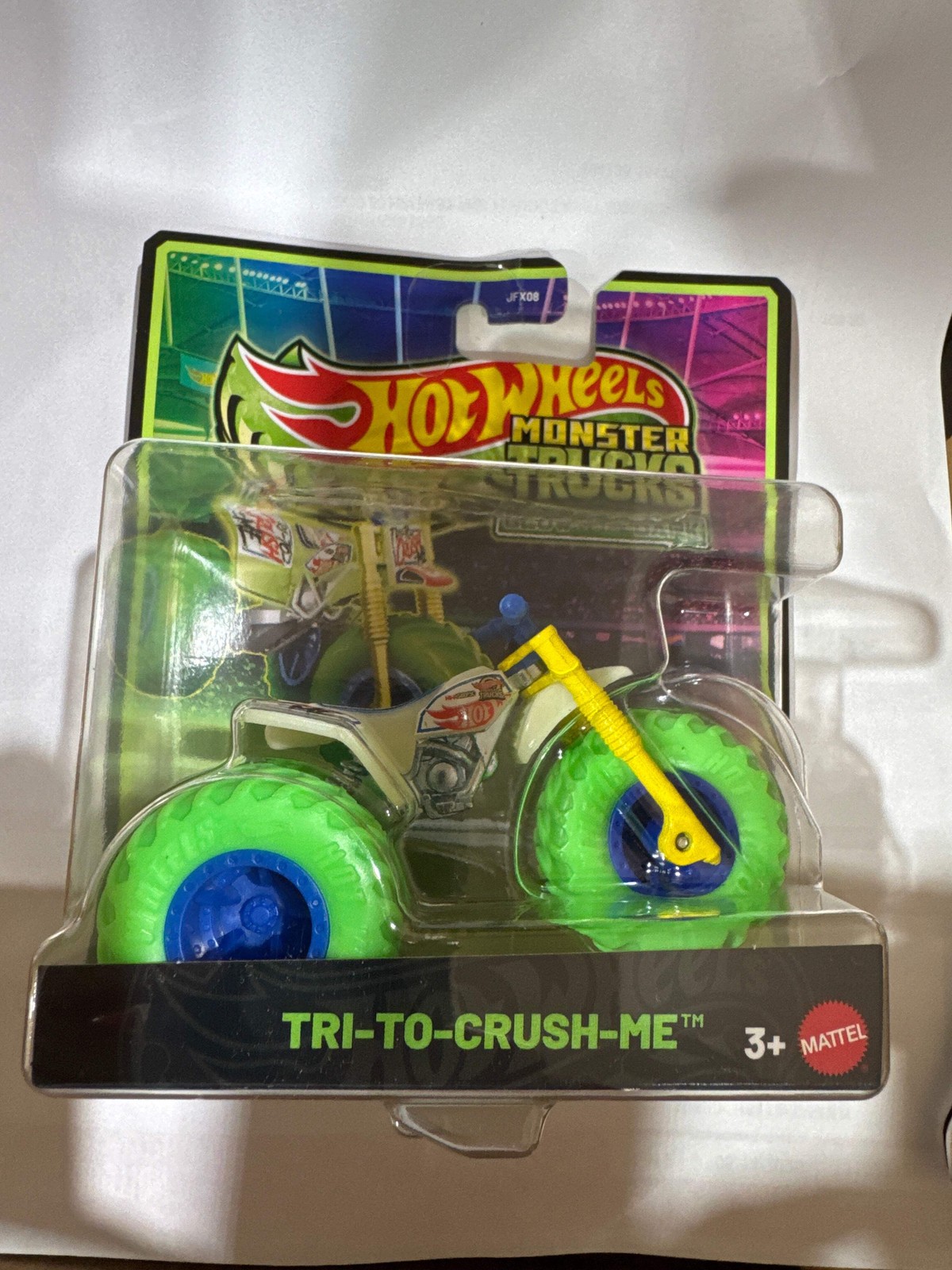 Hot Wheels Monster Trucks Glow-in-the-Dark 1:64 Scale Vehicle – Tri-To-Crush-Me
