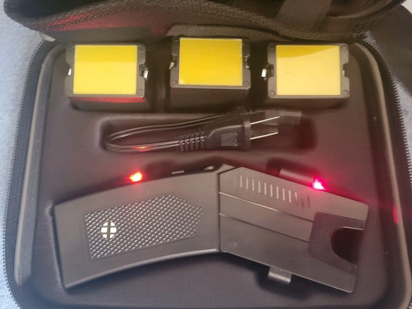 Reliable Self-Defense Stun Gun for Men & Women – 15 ft Range, 3 Heads