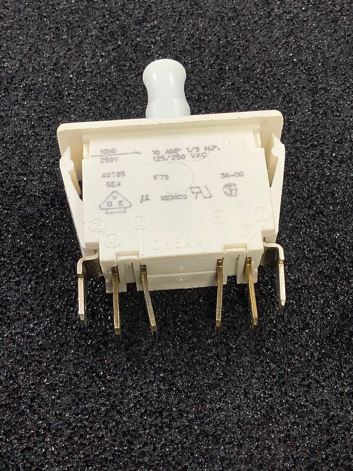 F79-30A – CHERRY – Switch DPDT Panel Mount, Snap-In